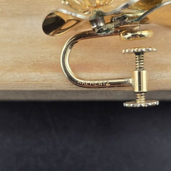 Vintage Krementz Gold-Tone Dogwood Flower Pearl & Leaves Clip-On Earrings - Picture 6 of 7